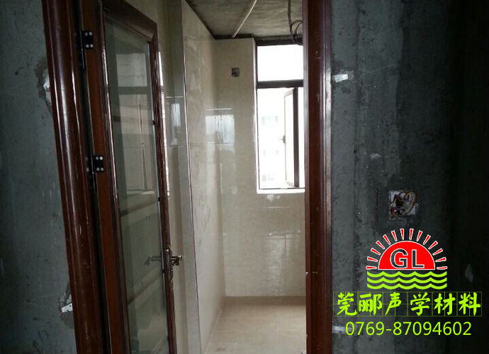 【裝修日記】地板磚終于鋪好啦，臥室門和洗手間的門也裝好了，室內(nèi)裝修施工技巧